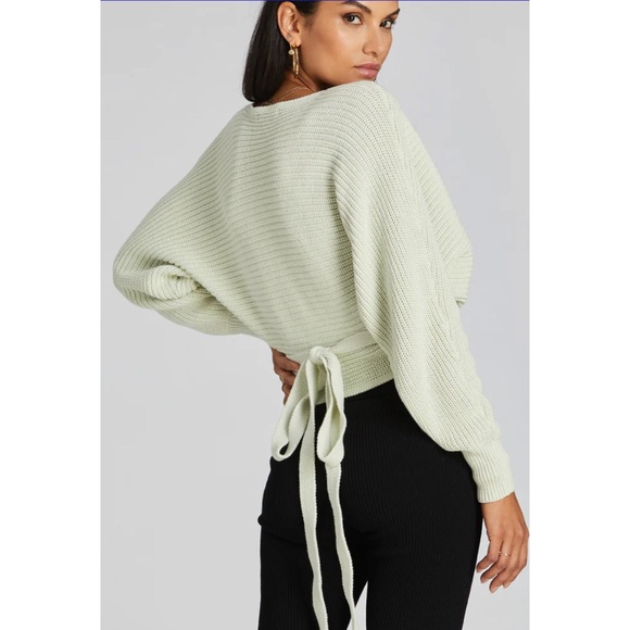 SALE ON SALE 525 STUNNING SWEATER WRAP/NO OFFERS - Picture 6 of 8